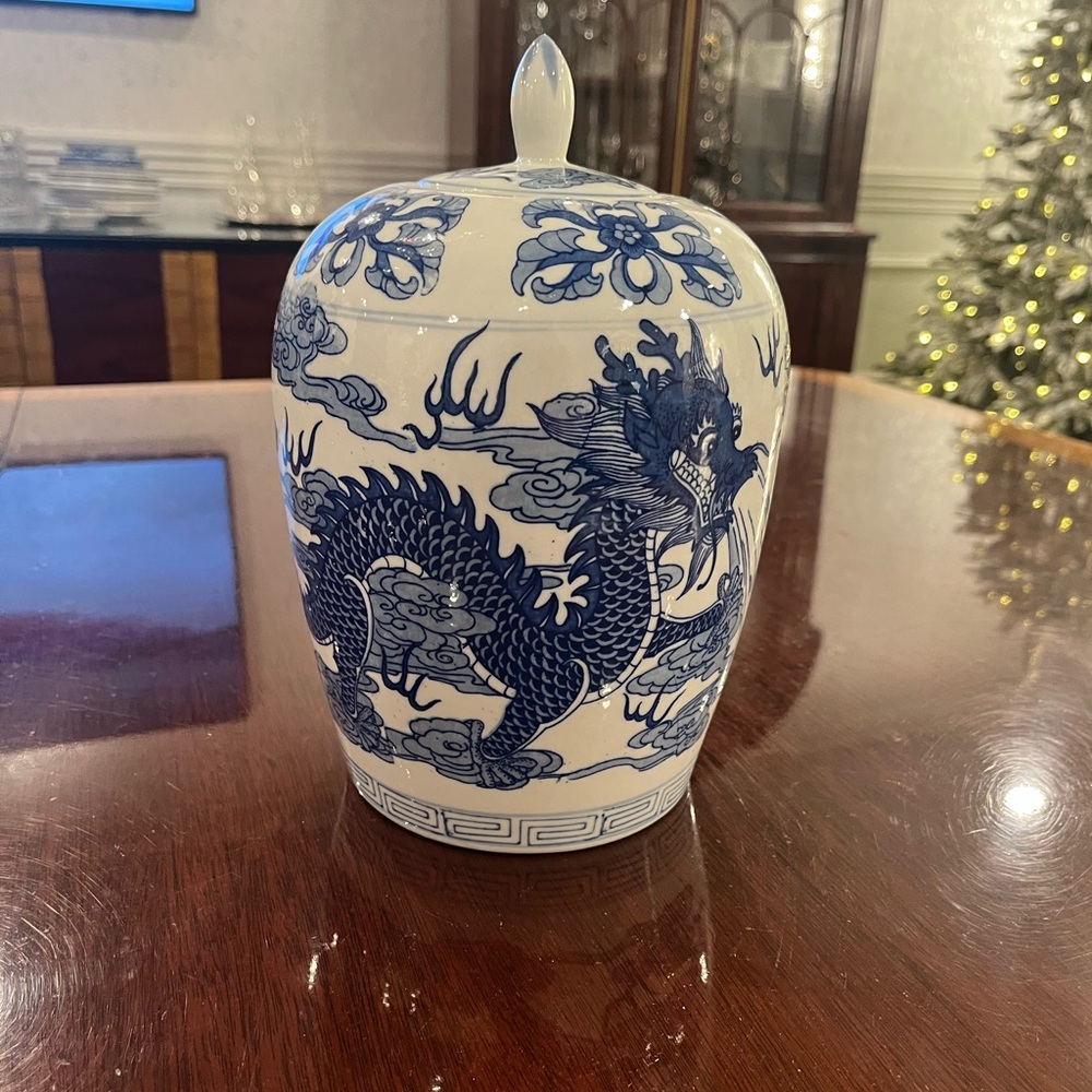 Mid 20th Century Vintage Ginger Jar With Dragon Motif